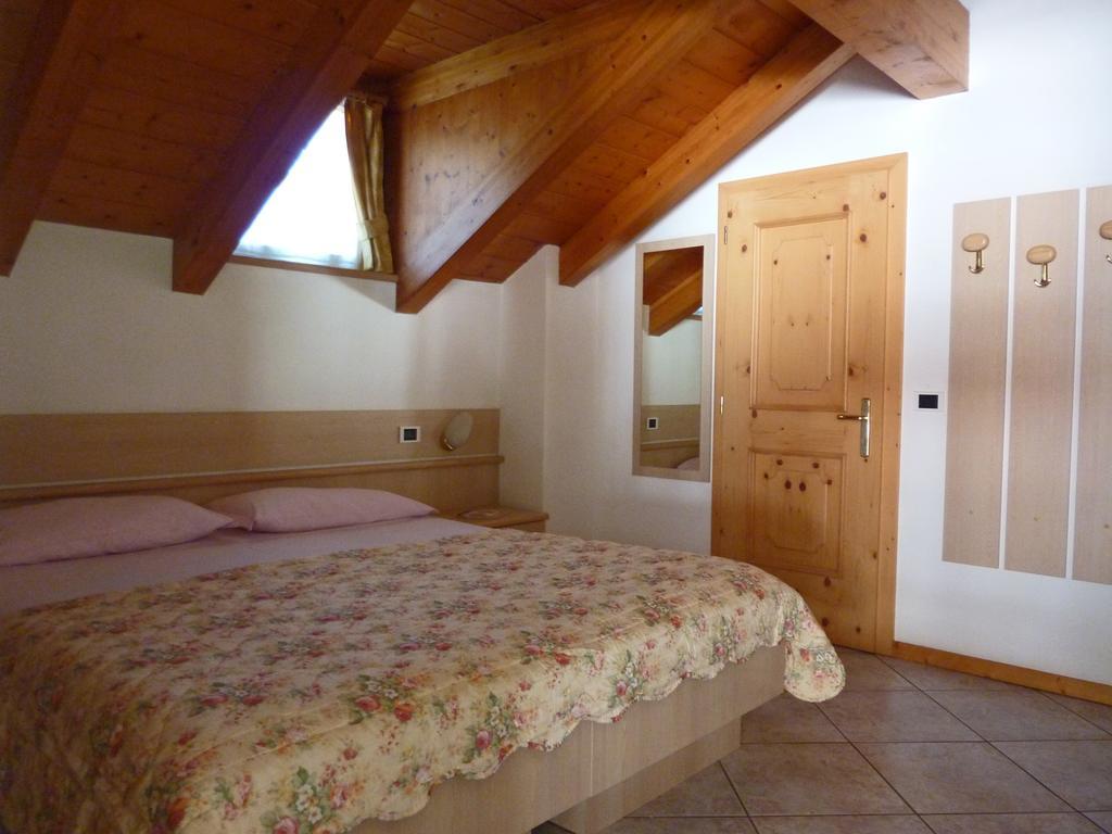 Appartamenti Majon Sotroi Campitello di Fassa Habitación foto